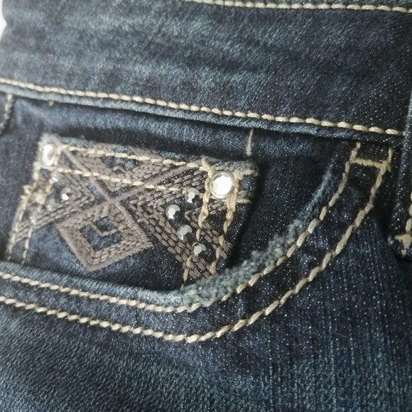 Woman's Apt 9 Straight Leg Capri's - Picture 4 of 10